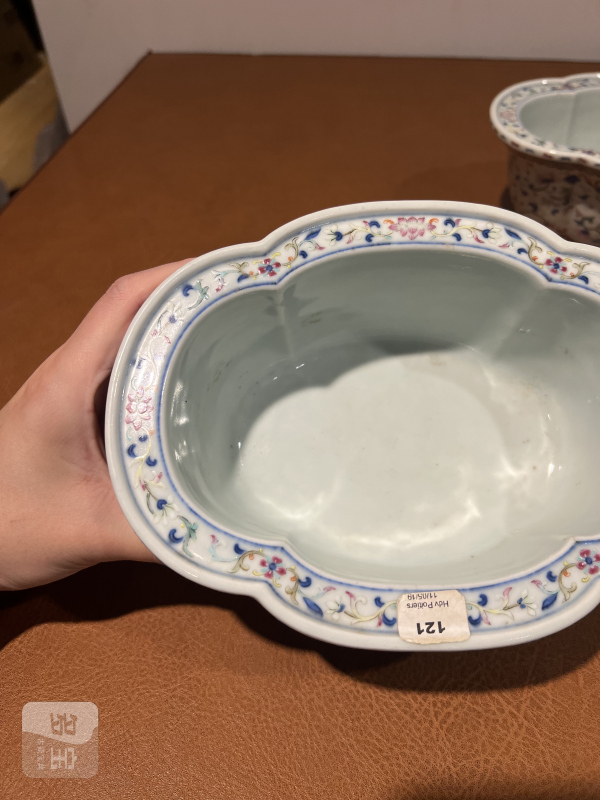 清道光 洋彩缠枝莲纹海棠形水仙盆（一对） - 图17